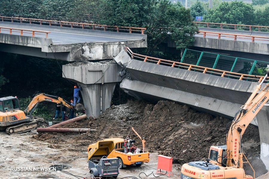 Перегрузка грузового автомобиля может служить причиной обрушения эстакадного моста на востоке Китая 