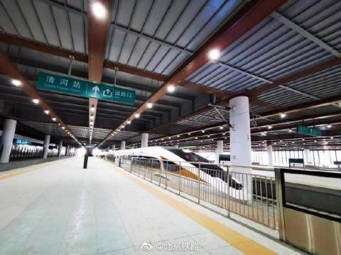 На ВСЖД «Пекин-Чжанцзякоу» прошла пробная эксплуатация интеллектуального высокоскоростного поезда на скорости 350 км/ч