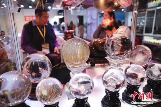 В Пекине открылась масштабная выставка ювелирных изделий 