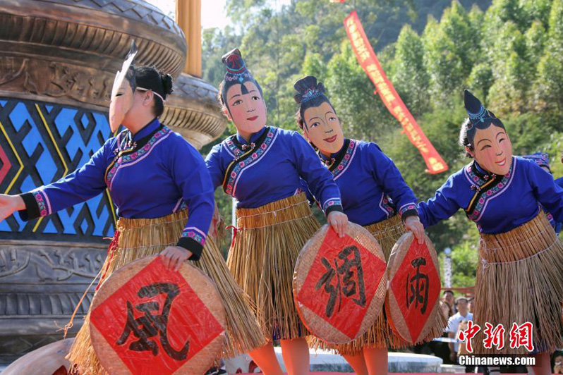 Традиционный танец народности чжуаны в Юго-Западном Китае