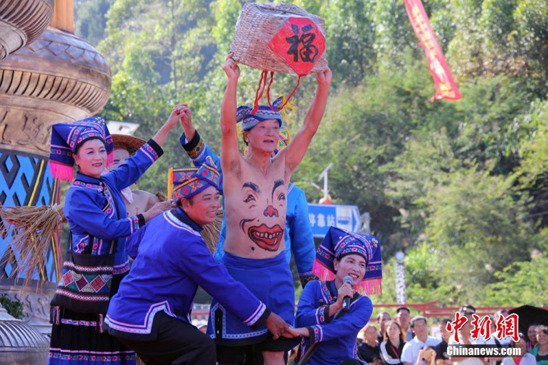 Традиционный танец народности чжуаны в Юго-Западном Китае