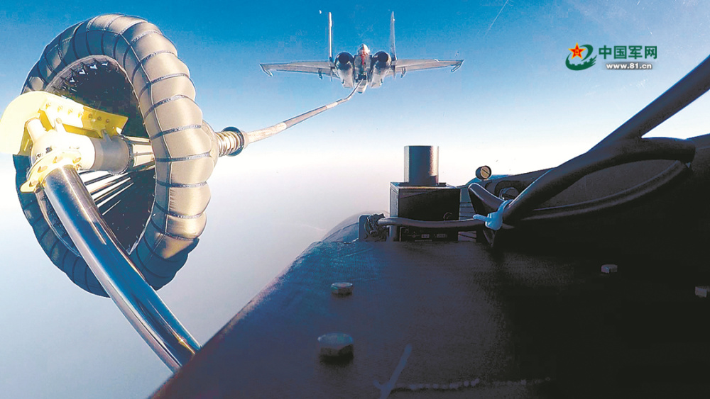 Новые фотографии с учений палубных истребителей J-15