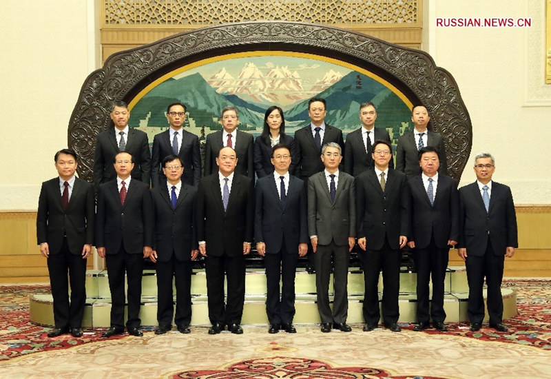 Вице-премьер Госсовета КНР Хань Чжэн провел встречу с новым составом администрации САР Аомэнь