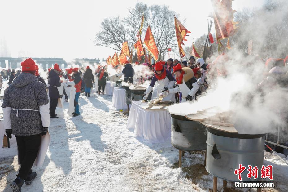 Первый фестиваль отбора льда состоялся в городе Харбине
