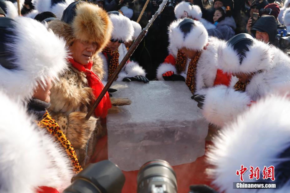 Первый фестиваль отбора льда состоялся в городе Харбине