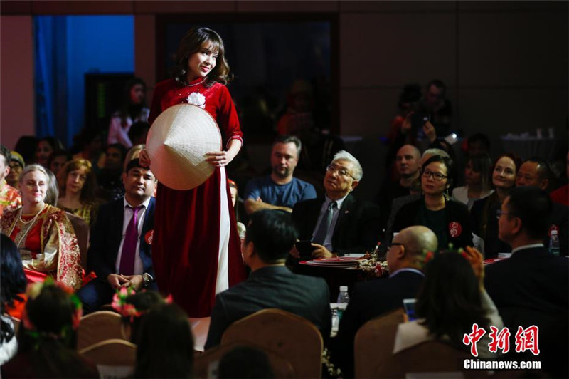 Девятый дипломатический конкурс костюмов прошёл в Пекине
