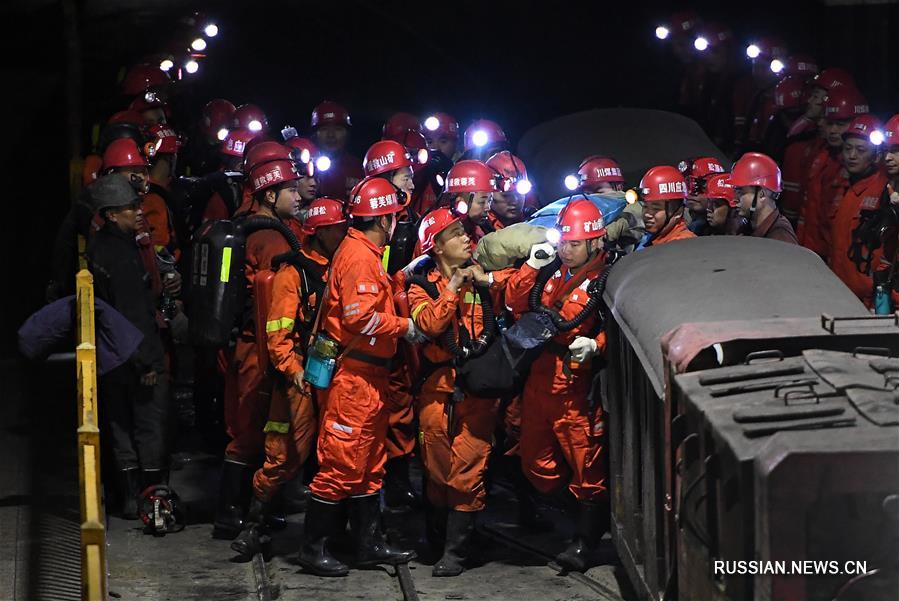 13 заблокированных шахтеров спасены спустя более чем 80 часов после аварии на угольной шахте в Юго-Западном Китае