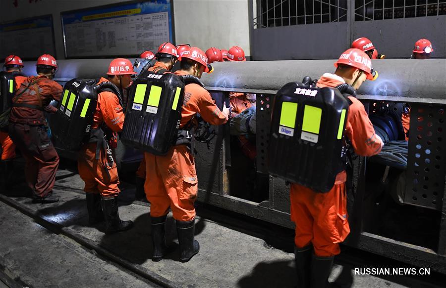 13 заблокированных шахтеров спасены спустя более чем 80 часов после аварии на угольной шахте в Юго-Западном Китае