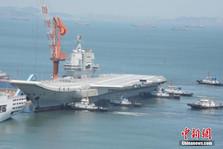 Первый авианосец отечественного производства Китая был принят на вооружение ВМС НОАК