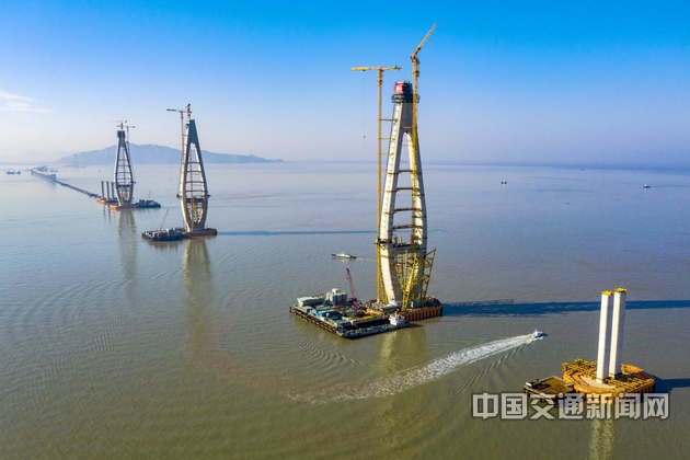 Завершилось возведение опорных башен морского моста Чжоушань- Дайшань на Юго-востоке Китая