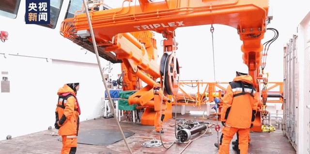 Китайская антарктическая экспедиция впервые получила образцы отложений морского дна на глубине 18.36 метров