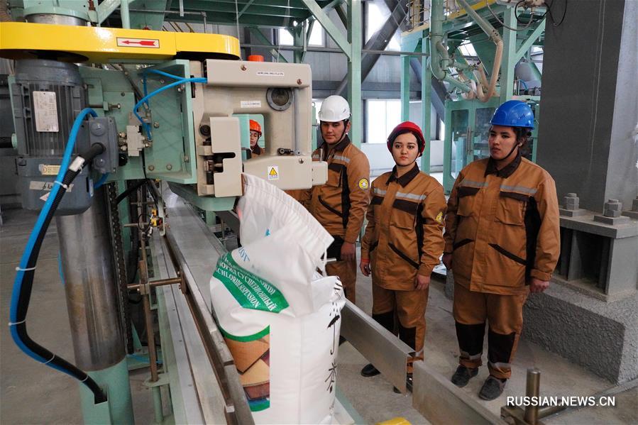 Узбекистан ввел в эксплуатацию химический комплекс, построенный китайскими компаниями