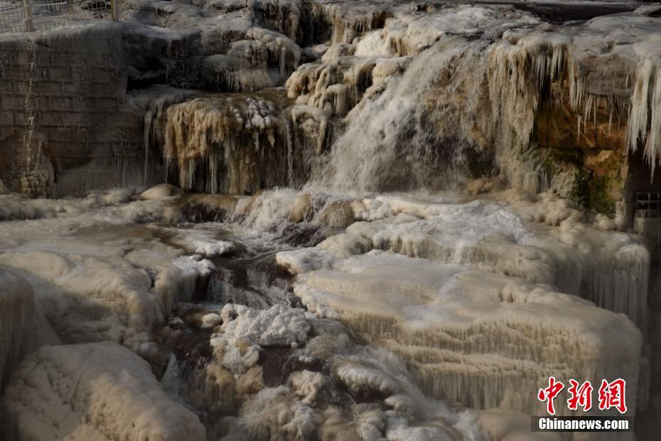 “Ледяноц водопад” появился в в Хукоу 