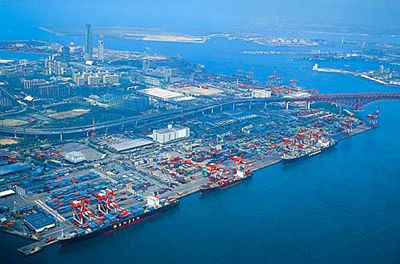 Шанхай 10 лет подряд занимает первое место в мире по объему грузооборота контейнеров