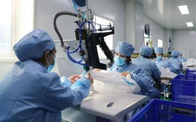 Многие китайские предприятия открывают новые услуги – производство медицинских масок
