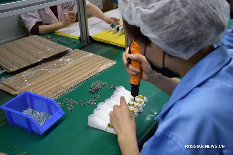 Борьба со вспышкой коронавирусной инфекции -- В Тяньцзине ускорили выпуск инфракрасных термометров
