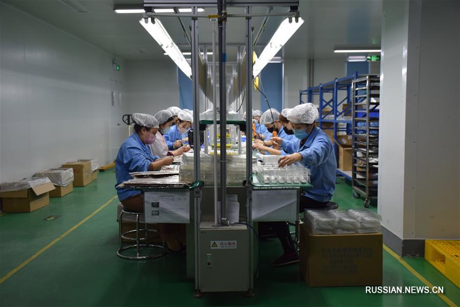 Борьба со вспышкой коронавирусной инфекции -- В Тяньцзине ускорили выпуск инфракрасных термометров
