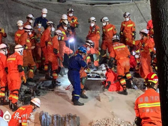 49 человек спасены после обрушения здания отеля в Восточном Китае