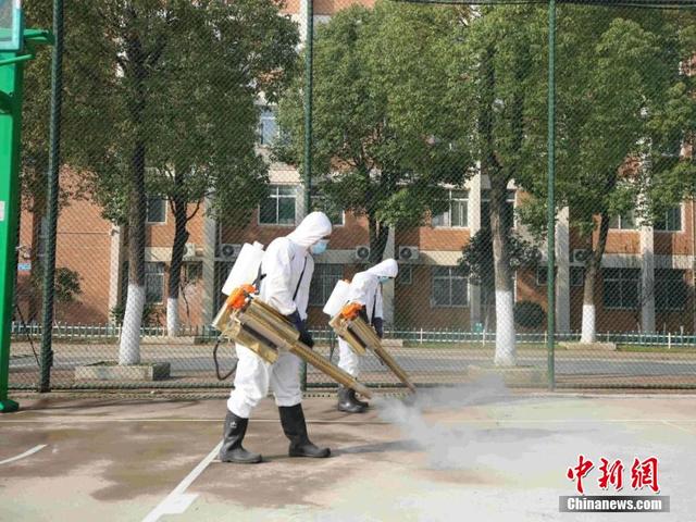 В школах и вузах провинции Хубэй провели дезинфекцию для возобновления занятий