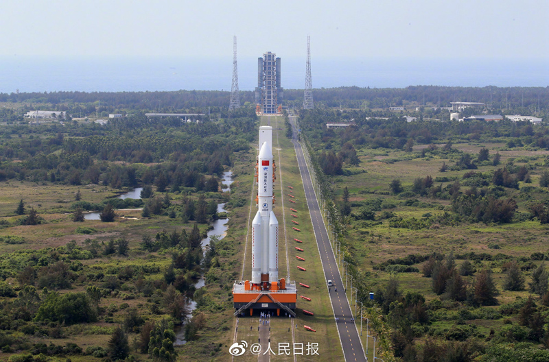 Китайская ракета-носитель "Чанчжэн-5Б" совершила первый полет