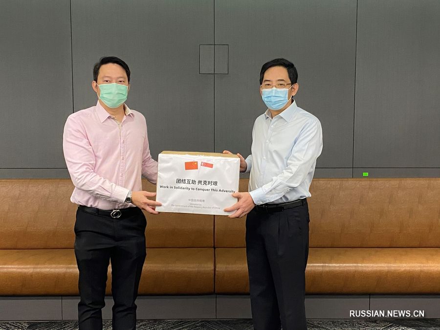 Власти Китая пожертвовали Сингапуру маски для борьбы с эпидемией