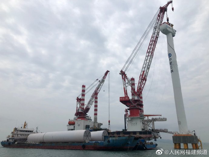 Монтаж мощнейшей морской ветряной турбины в Китае прошел успешно