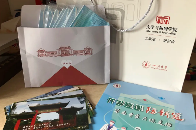 Во время эпидемии китайские университеты сделали студентам необычные подарки