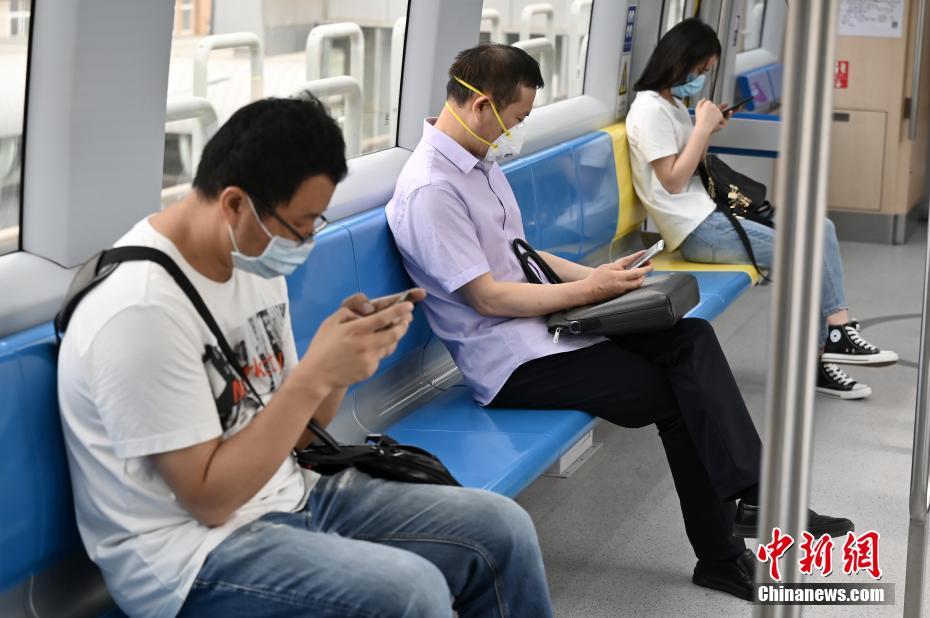 Пекин ограничил поток людей в метрополитене