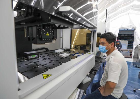 В районе Дасин Пекина построили три временные лаборатории для тестирования на нуклеиновую кислоту