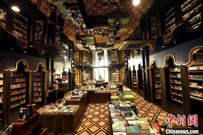 Книжный магазин «Чжуншугэ» на исторической улице города Гуанчжоу