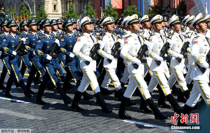 Почетный караул НОАК принял участие в параде Победы