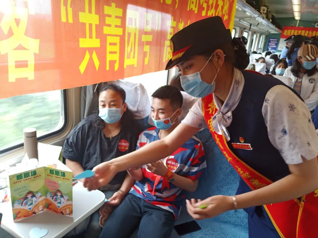 18 лет подряд в Китае работает специальный поезд «Гаокао» для обслуживания абитуриентов