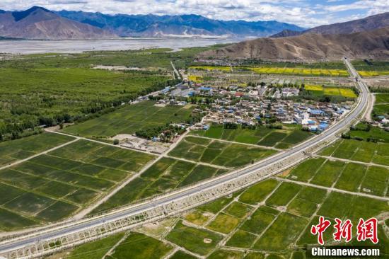 В китайском Тибете завершено строительство первого проекта контактной сети на железнодорожной магистрали Лхаса-Линьчжи