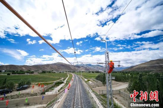В китайском Тибете завершено строительство первого проекта контактной сети на железнодорожной магистрали Лхаса-Линьчжи