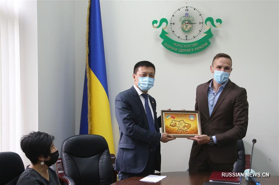 Китайская диаспора передала в дар Украине партию медицинских средств для борьбы с COVID-19