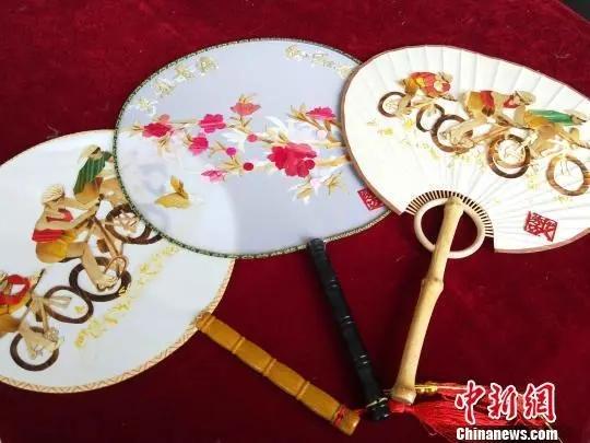Мастерица по вышивке из провинции Цинхай 