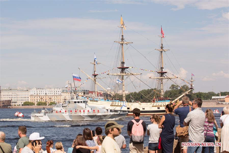 В Петербурге прошла репетиция парад в честь Дня ВМФ