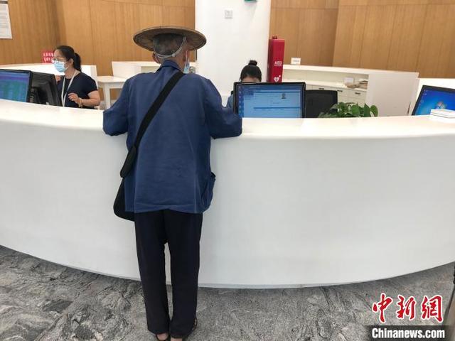 Библиотека в провинции Чжэцзян открылась в выходной день только для одного человека
