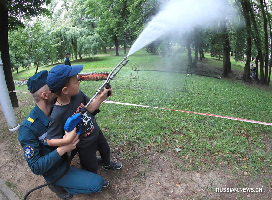Празднование Дня пожарной службы в Минске