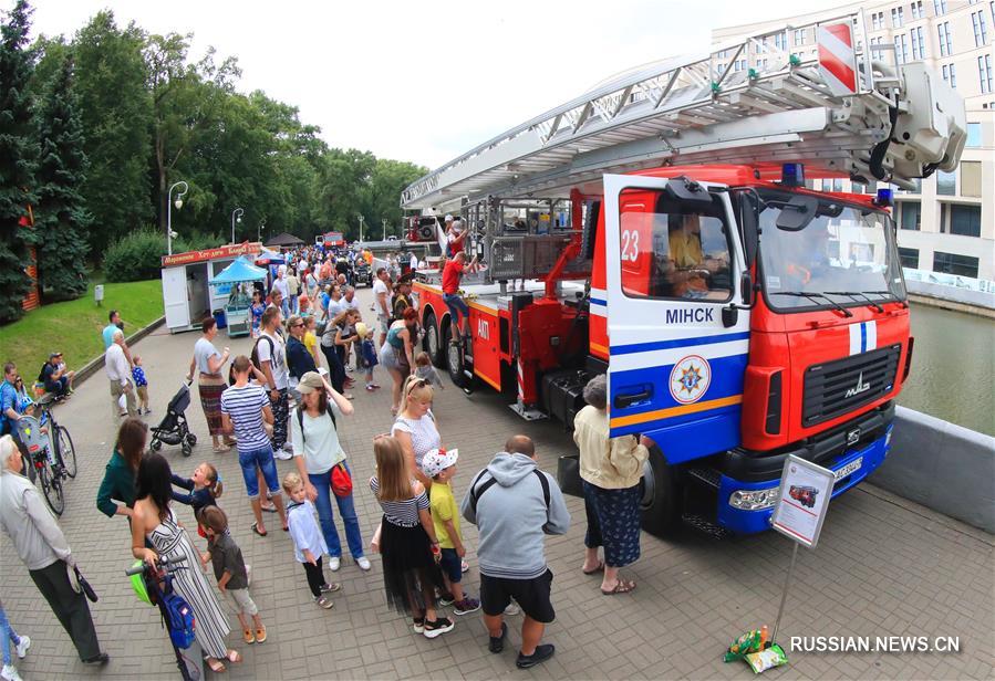 Празднование Дня пожарной службы в Минске