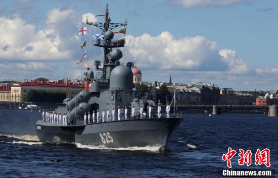 В Санкт-Петербурге прошел главный парад в честь Дня Военно-морского флота