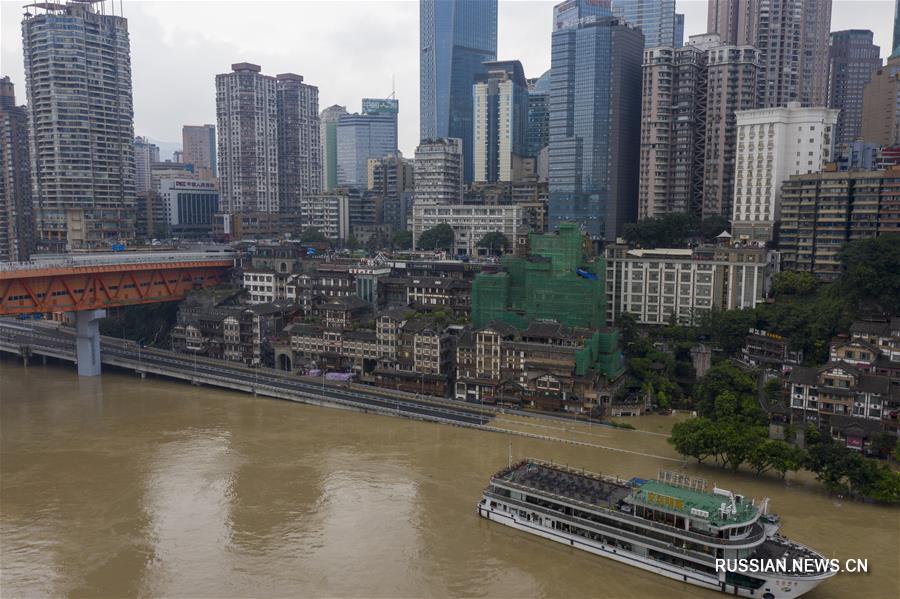 В Чунцин пришло самое мощное наводнение года