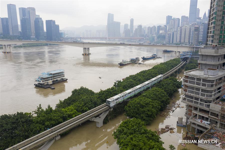 В Чунцин пришло самое мощное наводнение года