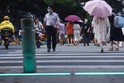 «Умный» переход-зебра был введен в эксплуатацию на улицах Гуанчжоу