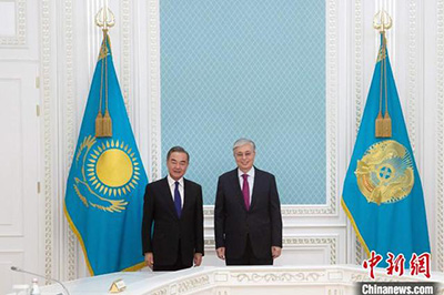 Президент Казахстана К.-Ж. Токаев провел встречу с Ван И