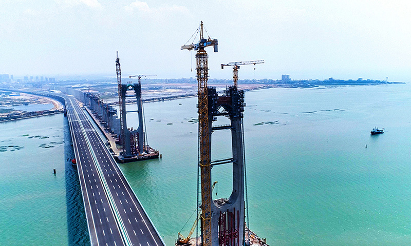Успешно возведены главные пилоны первого в Китае высокоскоростного железнодорожного моста над морем