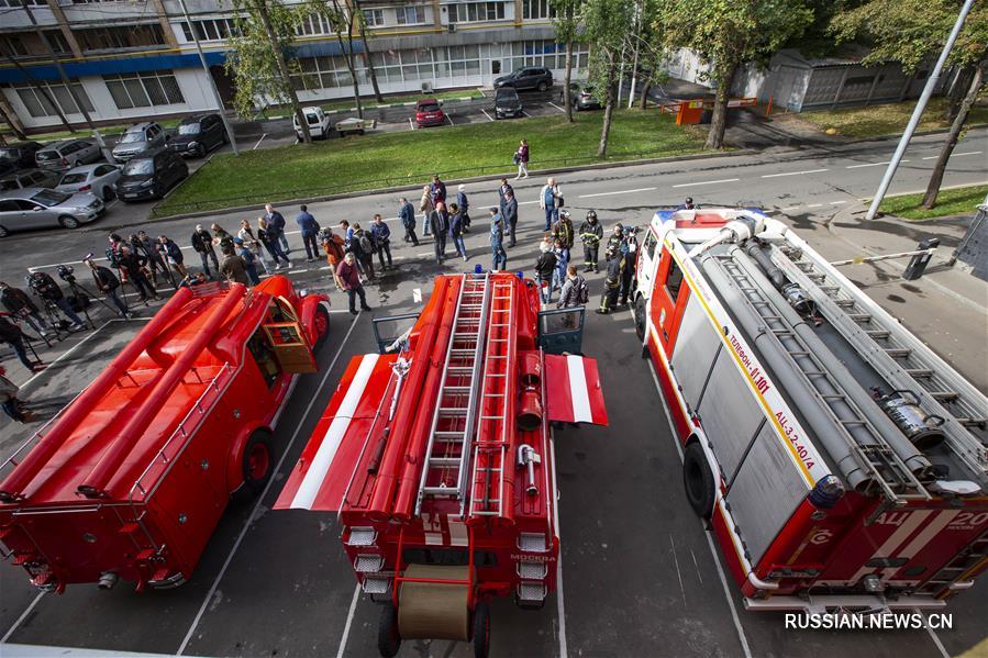 Парад раритетных пожарных автомобилей прошел в Москве