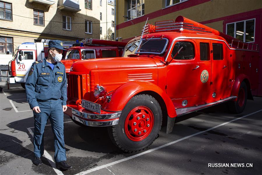 Парад раритетных пожарных автомобилей прошел в Москве