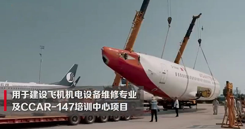 Китайский колледж приобрел Boeing 737-500 в качестве учебного самолета