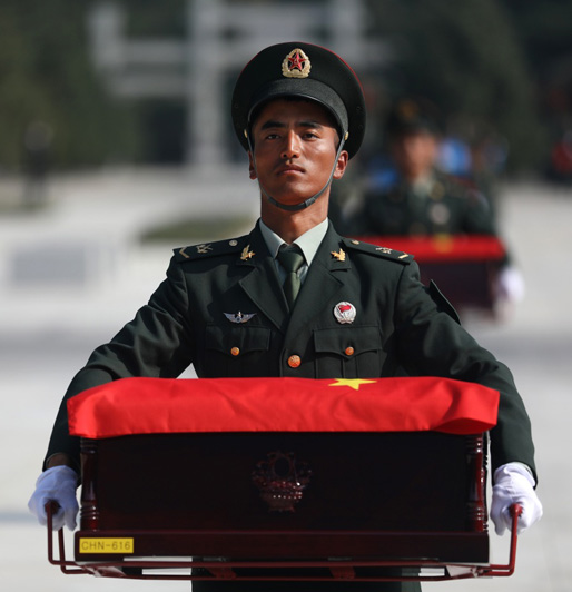 Останки 117 павших китайских народных добровольцев доставлены спецрейсом в Китай из РК